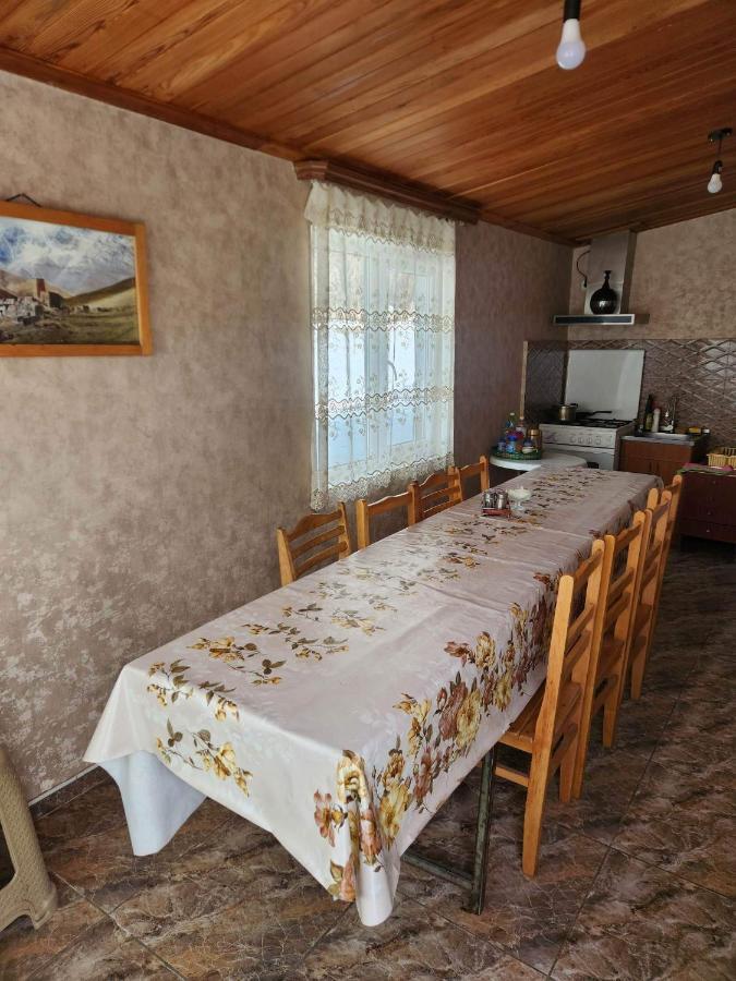 Moon Night Hotel Kazbegi Bagian luar foto
