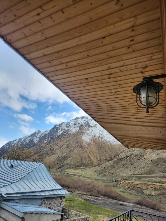 Moon Night Hotel Kazbegi Bagian luar foto
