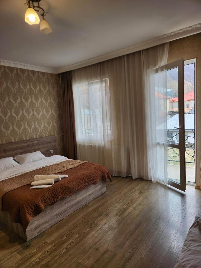 Moon Night Hotel Kazbegi Bagian luar foto