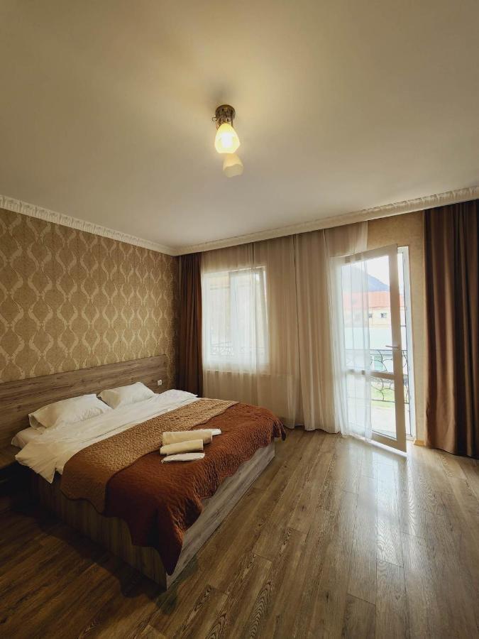 Moon Night Hotel Kazbegi Bagian luar foto